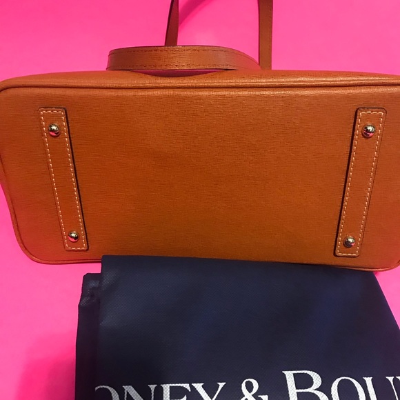 ❌❌SOLD ❌❌Dooney & Burke NWT Purse Large - Picture 2 of 6